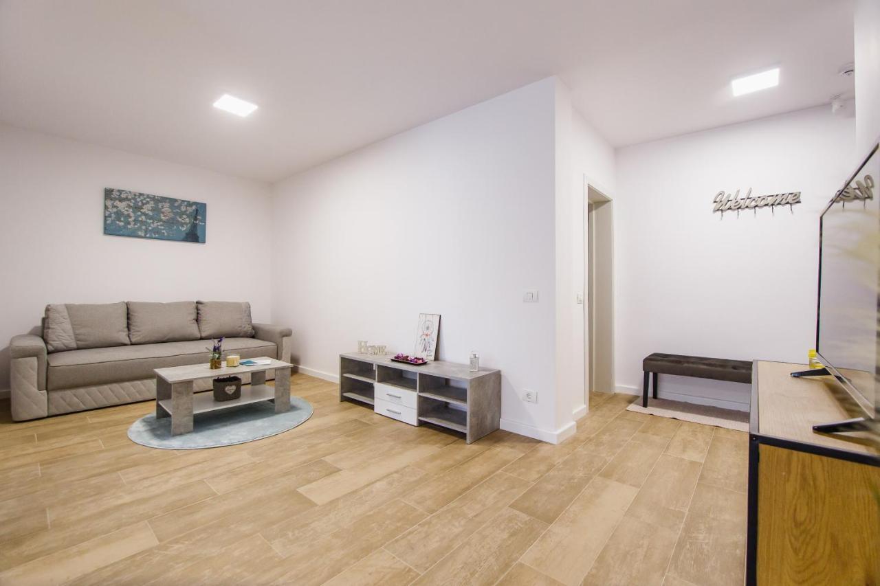Lovely Home At West Residence Oradea Εξωτερικό φωτογραφία